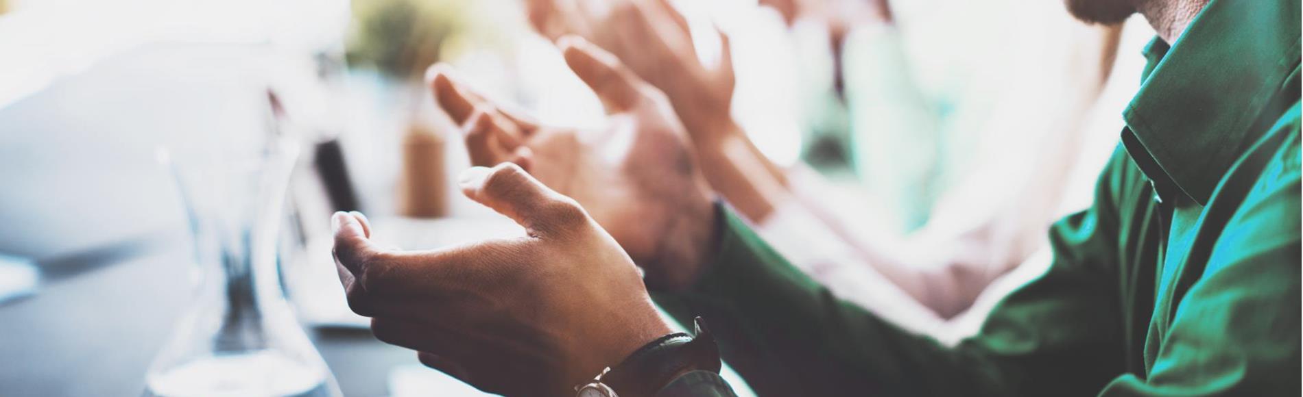 Una riunione nella sala per seminari