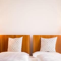 Double bed and lamps